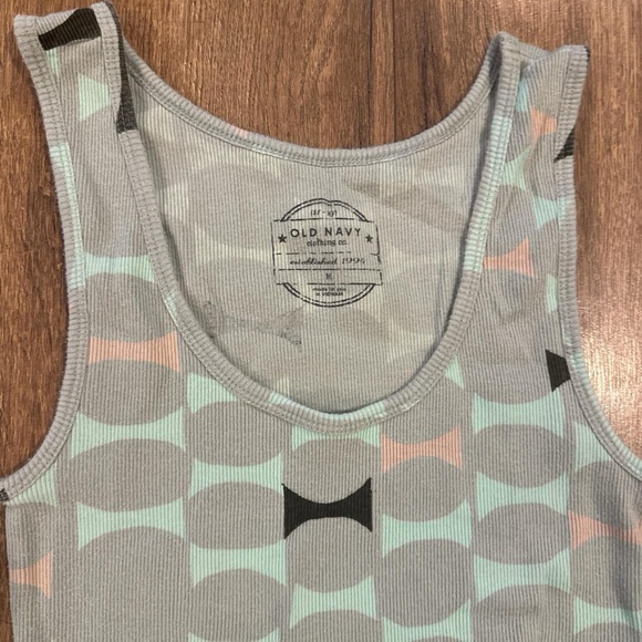 Patterned Tank Top - Picture 3 of 3